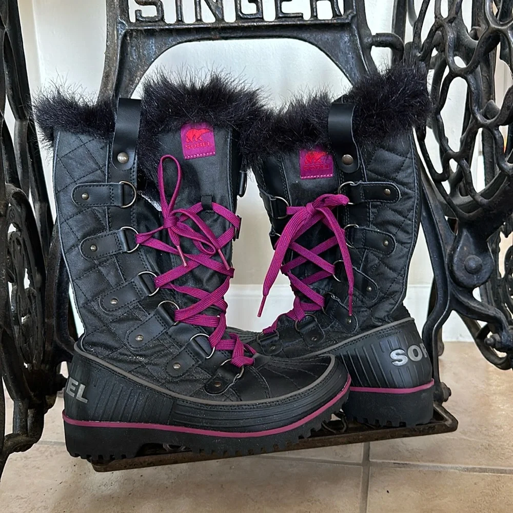 Sorel Black Purple Tivoli Twist Winter Boots for Women Size 7 Like New